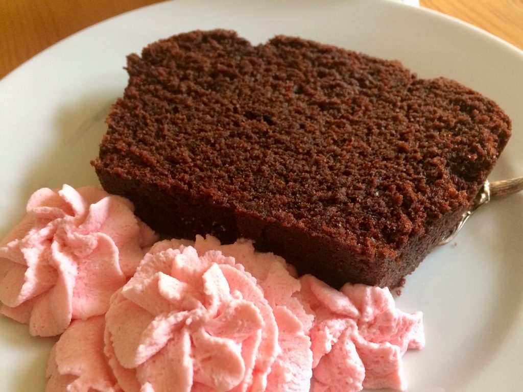 Schokoladenkuchen mit roter Bete
