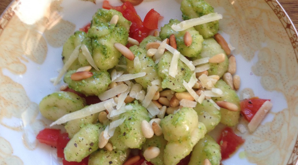 Gnocchi mit Basilikum Pesto - Was essen wir heute