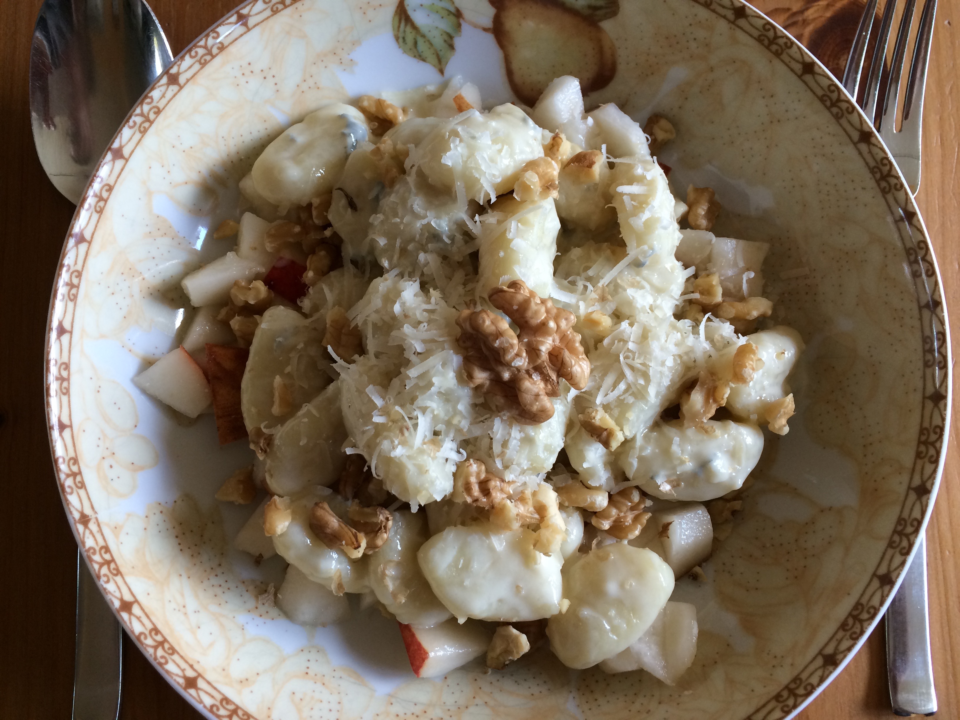 Gnocchi al Gorgonzola mit Birne &amp; Walnuss - Was essen wir heute