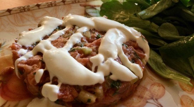 Lachstartar mit Wasabicreme